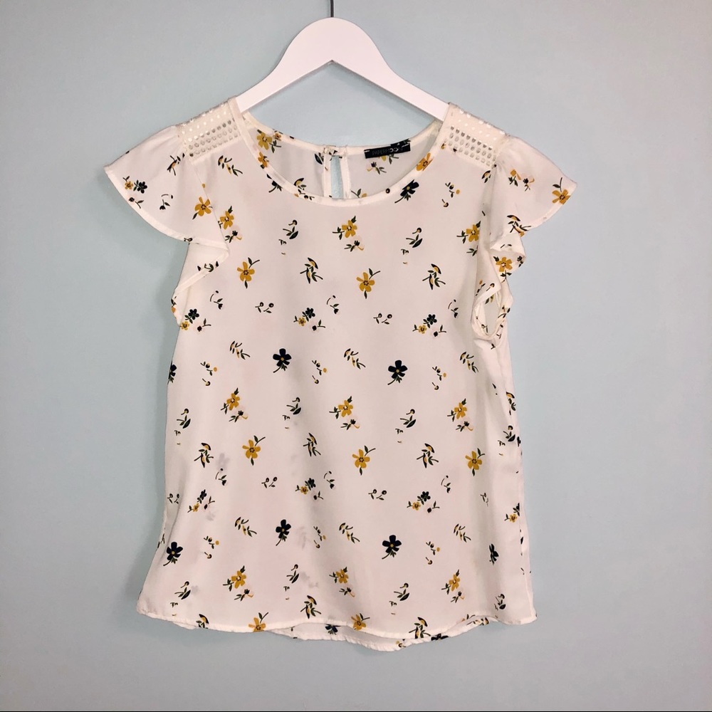 Flutter sleeve top